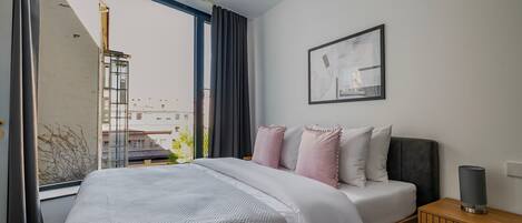 Iron/ironing board, free WiFi, bed sheets
