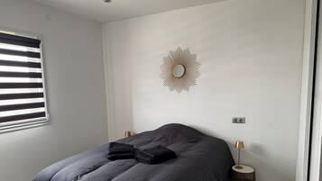 3 bedrooms, iron/ironing board, WiFi, bed sheets