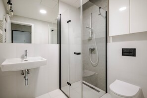 Hair dryer, towels - Blueground | Smíchov, rooftop, nr Vltava River (PRG-106) (Prague)