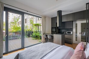 Iron/ironing board, WiFi (free), bed sheets - Blueground | Smíchov, rooftop, nr Vltava River (PRG-106) (Prague)