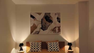 Comfort Apartment | Laptop workspace, iron/ironing board, travel cot, free WiFi