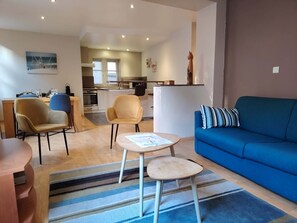 Comfort Apartment | Living area | 79-cm flat-screen TV with digital channels, DVD player