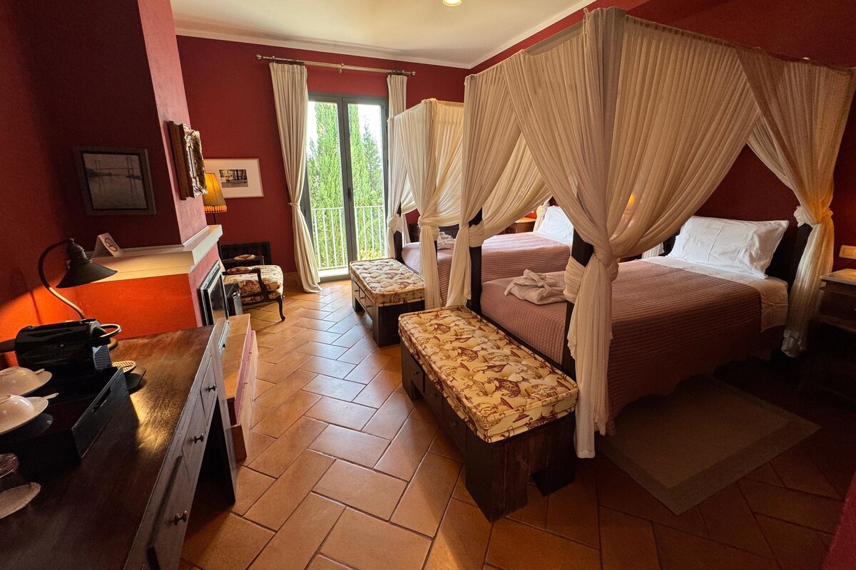 Standard Room, Lake View | WiFi (free), bed sheets