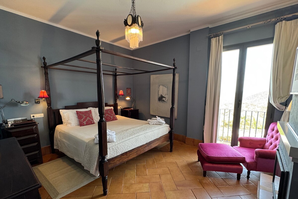Superior Room, Balcony | WiFi (free), bed sheets