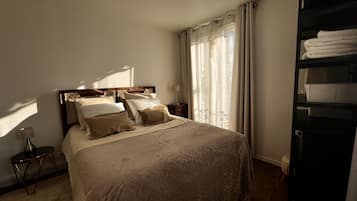 Iron/ironing board, WiFi, bed sheets