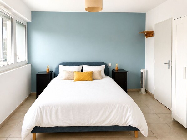 Iron/ironing board, WiFi, bed sheets