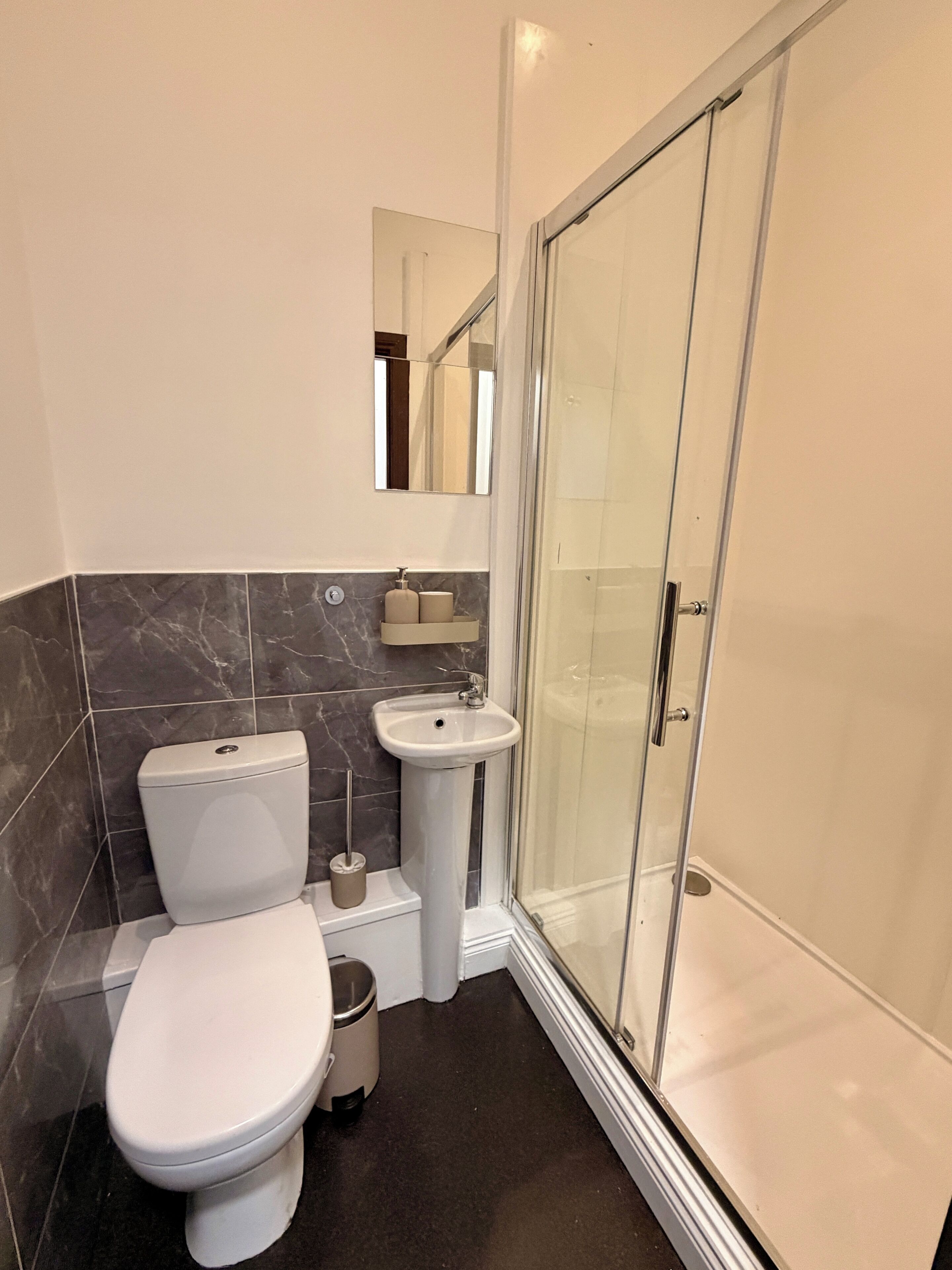Basic Double or Twin Room, Ensuite | Bathroom