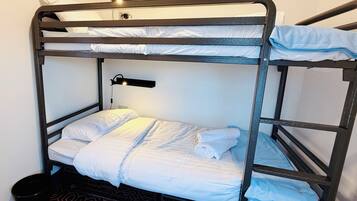 Habitación básica con 1 cama doble o 2 individuales | Wifi gratis