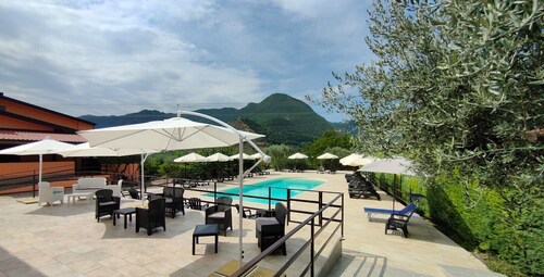 Villa 'Camera Mimosa' with Mountain View, Shared Pool and Wi-Fi