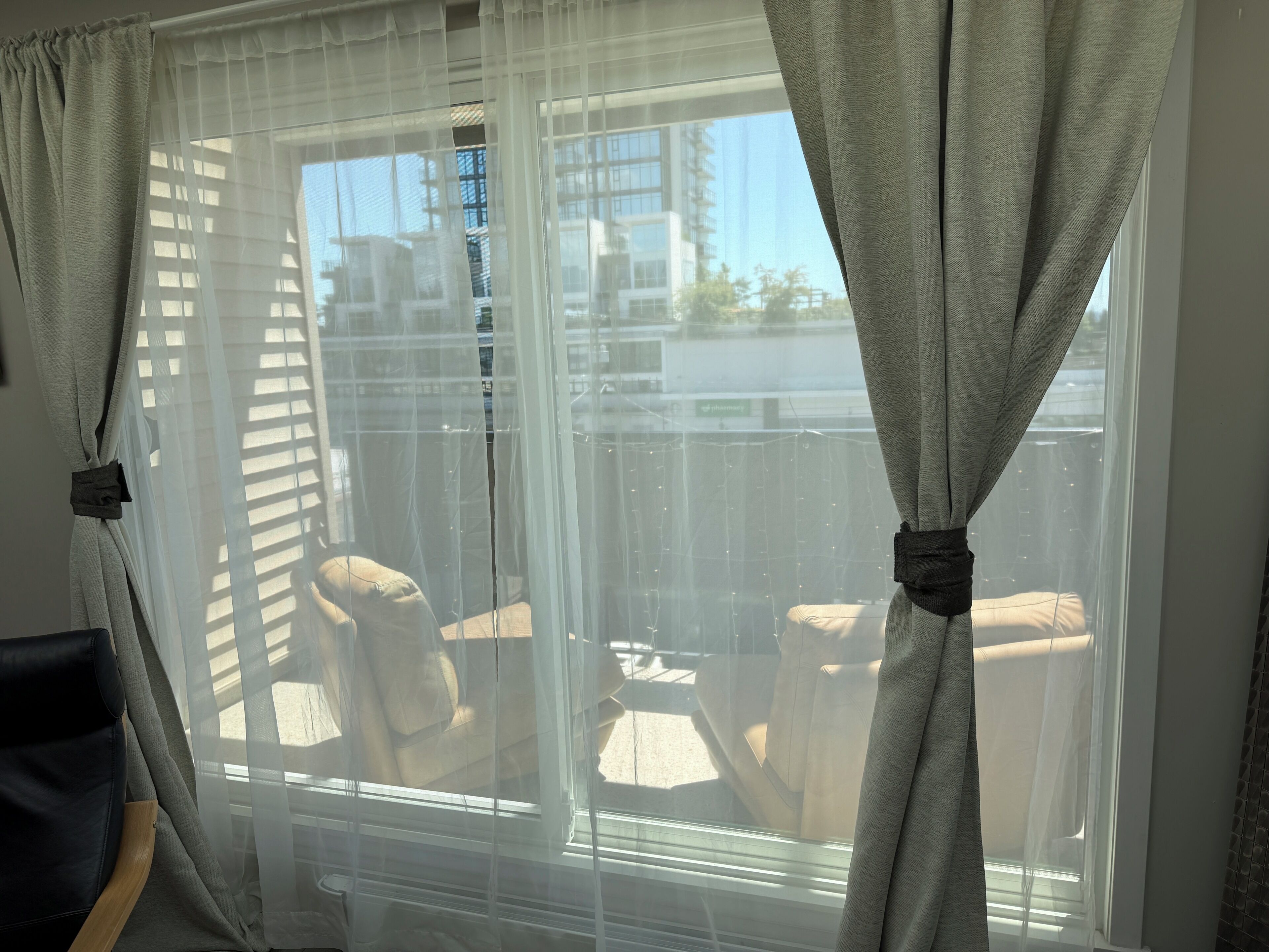 Bright, Art Filled 2bed In The Heart Of Coquitlam Parks, Skytrain & Brewers Row - New Westminster