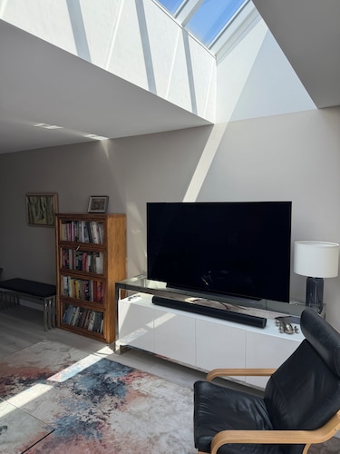 Bright, Art Filled 2Bed in the Heart of Coquitlam Parks, SkyTrain & Brewers Row