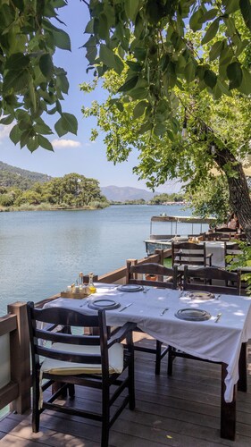 Aydos Hotels & Breeze Restaurant