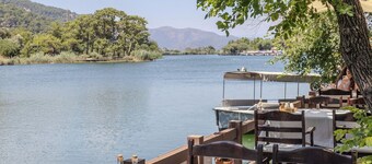 Aydos Hotels & Breeze Restaurant