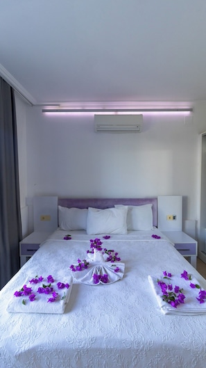 Suite, 1 Bedroom, Poolside | Cadar Frette Itali, peralatan tempat tidur premium 