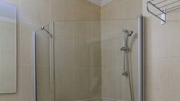 Superior Duplex, 3 Bedrooms, River View | Bathroom | Shower, hydromassage showerhead, designer toiletries, hair dryer