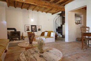 Living area - Charming, authentic farmhouse in the Camargue with a swim spa and pool (Arles)