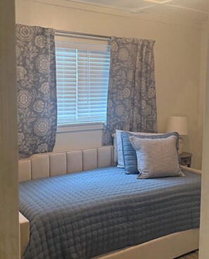 2 quartos, ferros/tábuas de passar roupa, Wi-Fi, roupa de cama