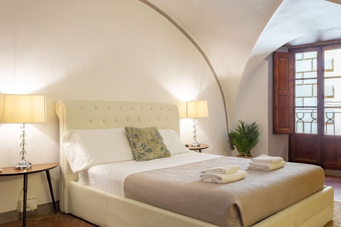 Iron/ironing board, travel cot, WiFi, bed sheets
