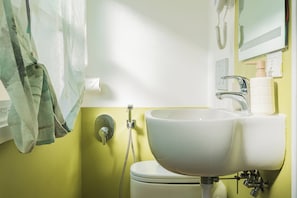 Bathroom - Vrbo Property (Riomaggiore)