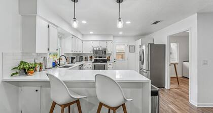 Conveniently Located - S Lakeland Pool Home, Pet and Family Friendly