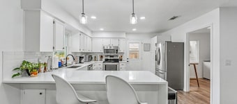 Conveniently Located - S Lakeland Pool Home, Pet and Family Friendly