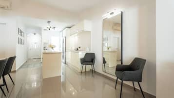 House, 3 Bedrooms, Patio, Pool View | Interior
