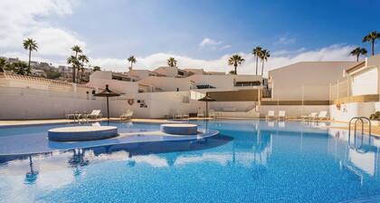 Costa Adeje 3BR Villa, Pool, Bbq, AC, Sleeps 8