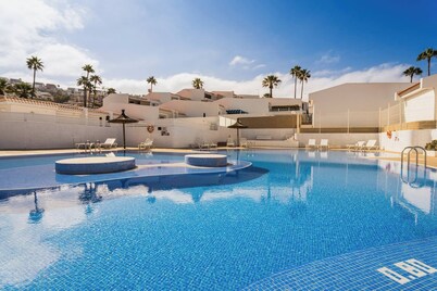 Costa Adeje 3BR Villa, Pool, Bbq, AC, Sleeps 8