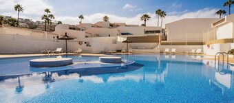 Costa Adeje 3BR Villa, Pool, Bbq, AC, Sleeps 8