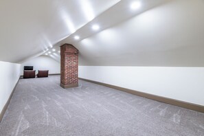 Interior - Foothills Haven (Maryville)