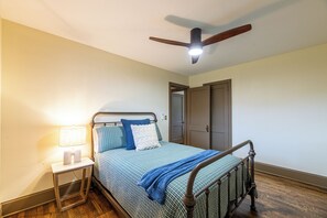 WiFi, bed sheets - Foothills Haven (Maryville)