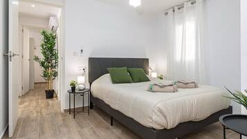 3 bedrooms, iron/ironing board, internet, bed sheets