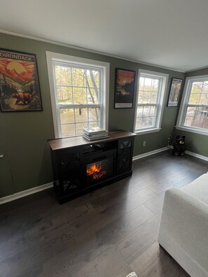 Interior - Cozy, Pet friendly 1-bedroom cabin, on the serene Bouquet river. (Elizabethtown)