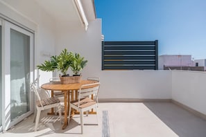 Outdoor dining - Vacation Apartment 'Isabel 4' with Balcony, Wi-Fi and Air Conditioning (Guargacho)