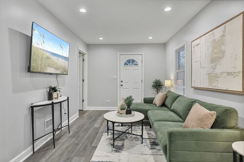 Comfortable and cozy 4BA, 2BA Home in Worth