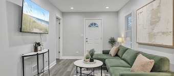 Comfortable and cozy 4BA, 2BA Home in Worth