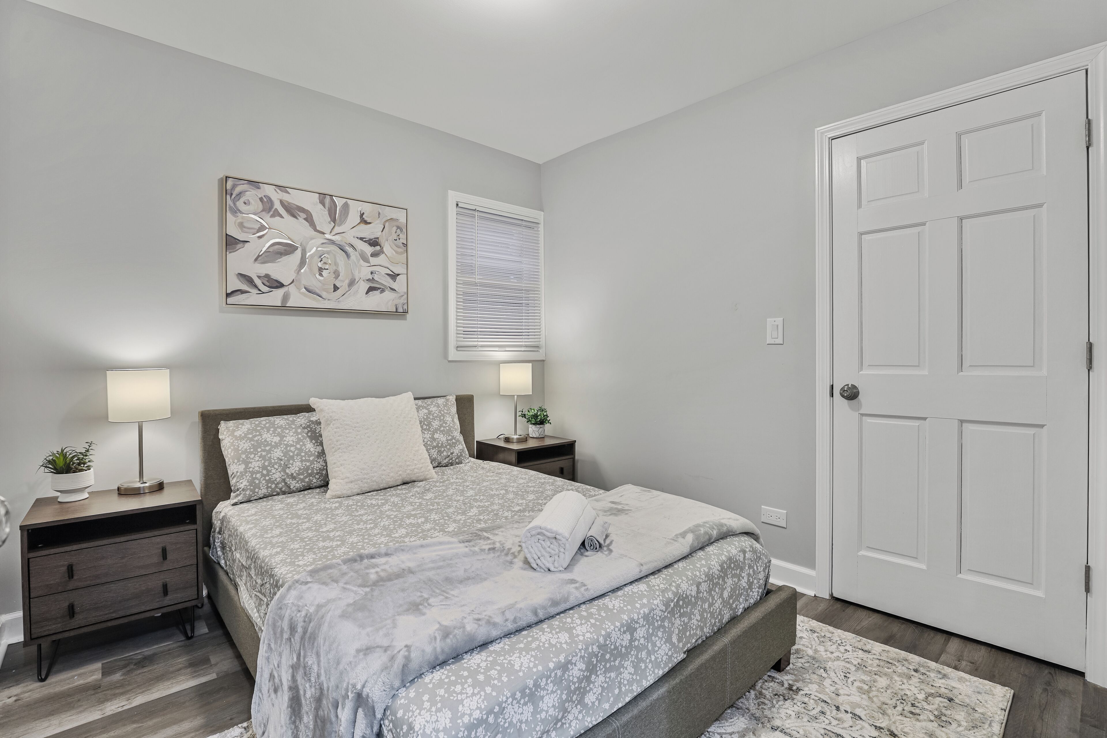 4 bedrooms, desk, WiFi