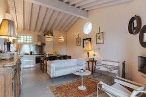 A modern interior with a kitchen, dining area, and seating space. - Villa with Saltwater Pool, Private Garden, and Park in Mugello (Barberino di Mugello)