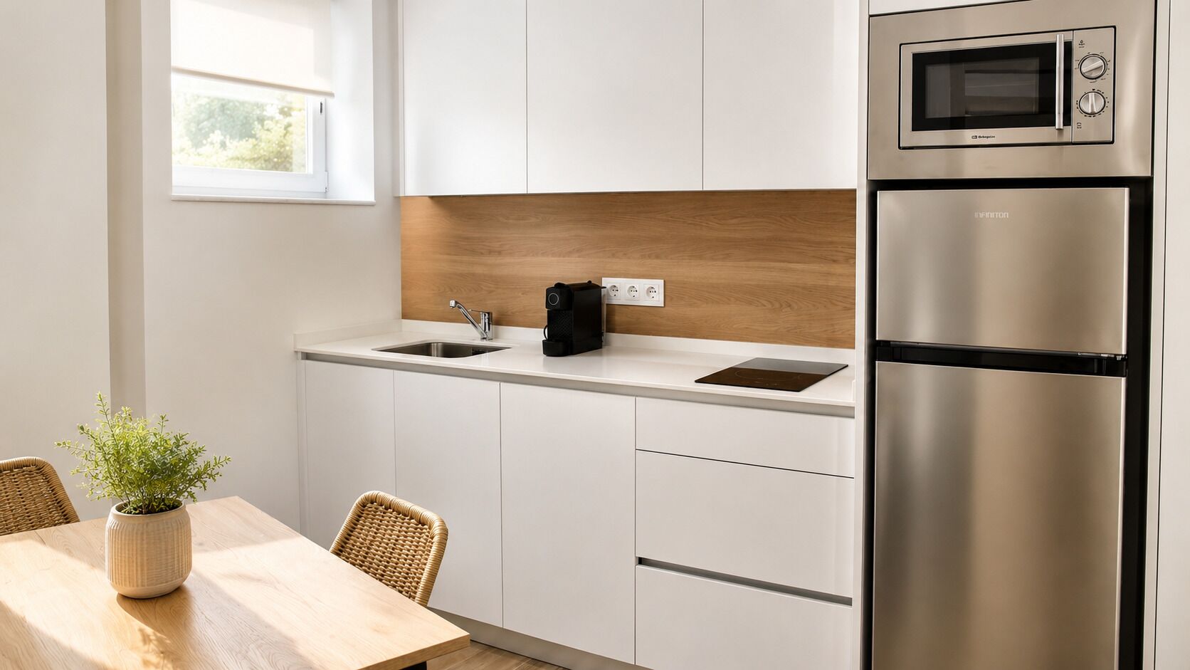 Appartement, 2 slaapkamers | Privékeuken | Een koelkast, een magnetron, een kookplaat, kookgerei, borden en bestek