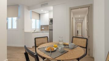 Apartment, 2 Bedrooms | Dining