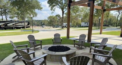 Luxury Retreat Near Lake Conroe, Workspace & Pool