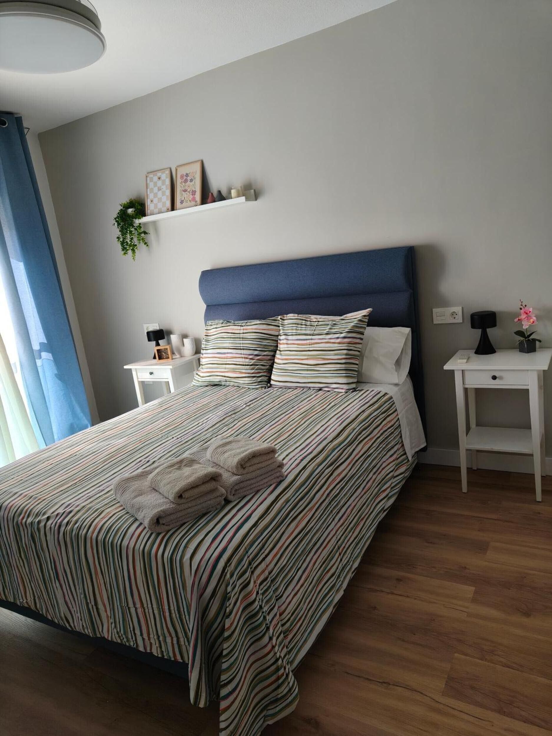 Ferros/tábuas de passar roupa, Wi-Fi, roupa de cama
