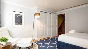Desk, iron/ironing board, WiFi, bed sheets