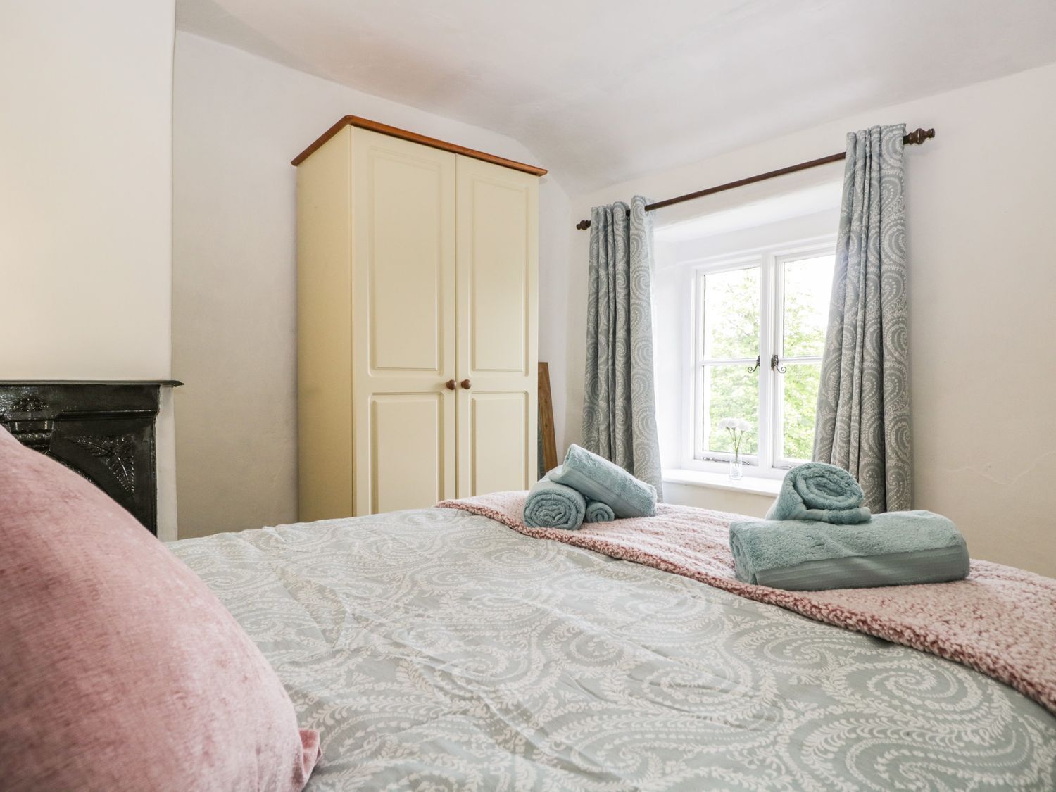 3 chambres, accès au Wi-Fi (inclus), décor unique, ameublement unique