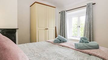 3 chambres, accès au Wi-Fi (inclus), décor unique, ameublement unique