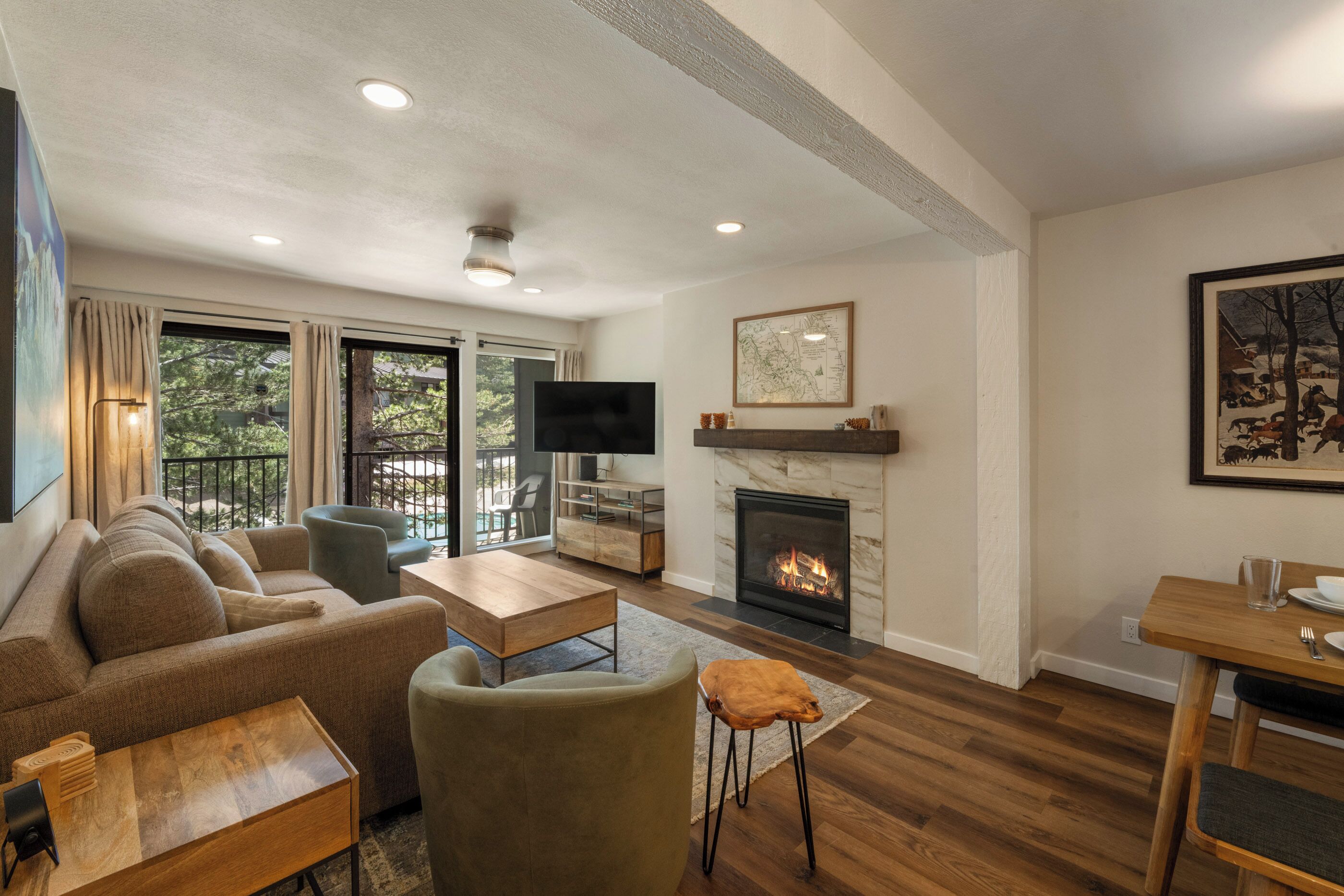 Smart TV, fireplace