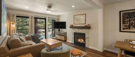Smart TV, fireplace
