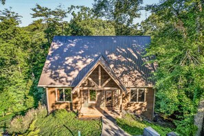 Exterior - Luxury Cabin| Pool| Sauna| Hot Tub| Theater| Game Room (Sevierville)