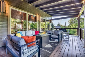 Terrace/patio - Luxury Cabin| Pool| Sauna| Hot Tub| Theater| Game Room (Sevierville)
