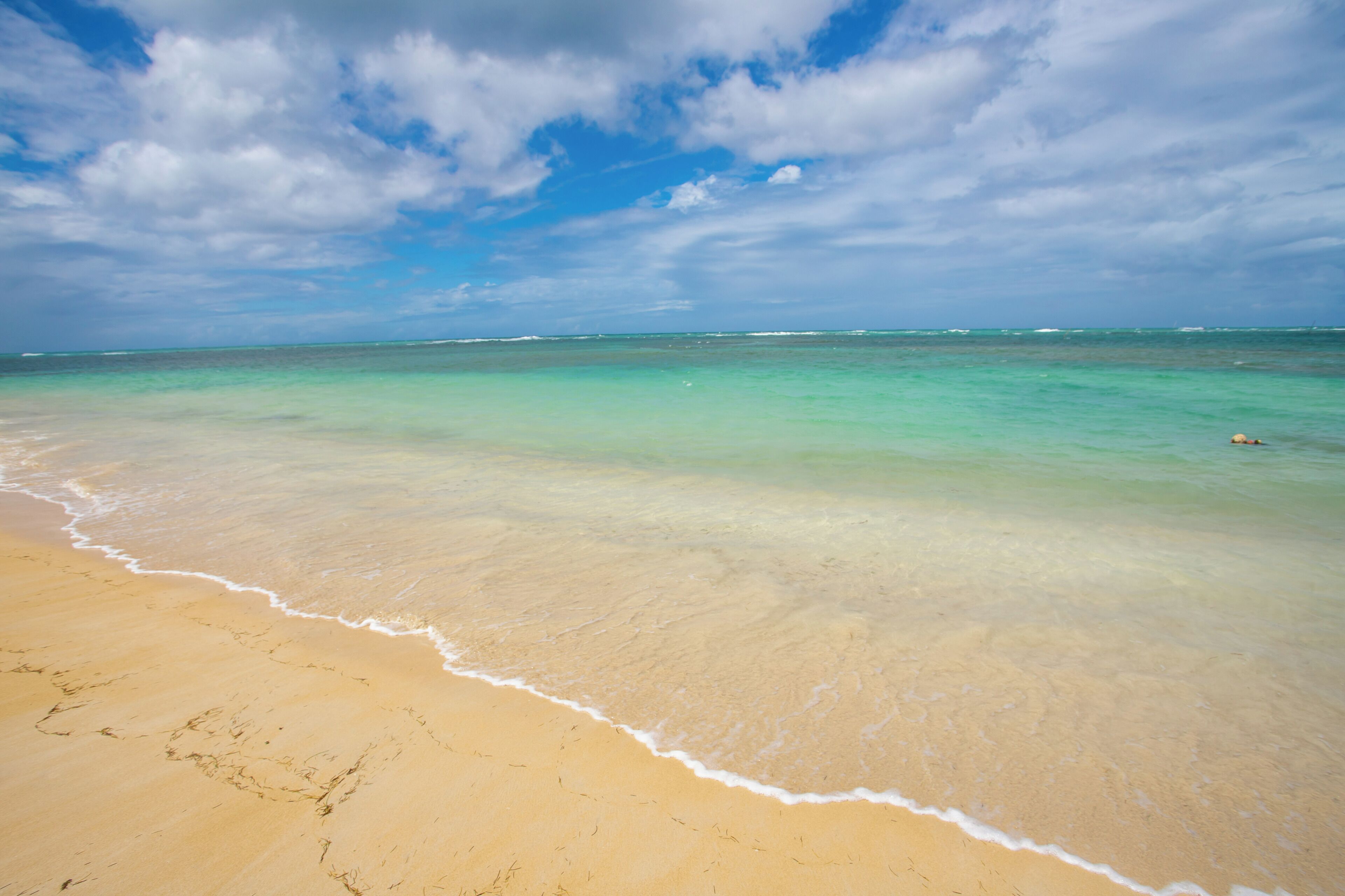 Beach nearby, sun-loungers, beach towels